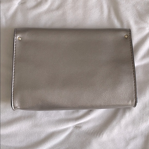 Cute metallic clutch with removable strap - Picture 5 of 5